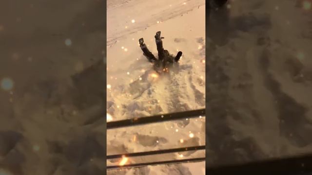 Миня ударили и я упал в безну мамы и я ударился яичками смотреть онлайн