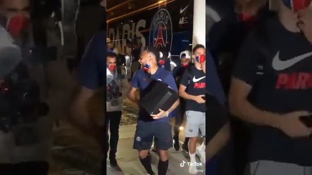 Bose S1 Pro y Neymar смотреть онлайн