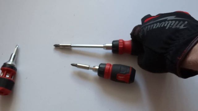 Реверсивные отвертки MIlwaukee 48-22-2903 и 48-22-2913 смотреть онлайн