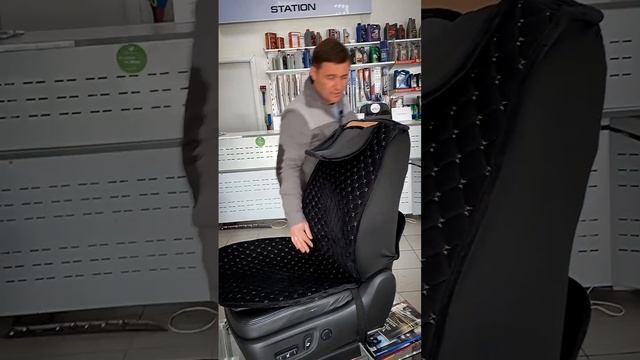 На обзоре универсальные накидки на автомобильные сидения