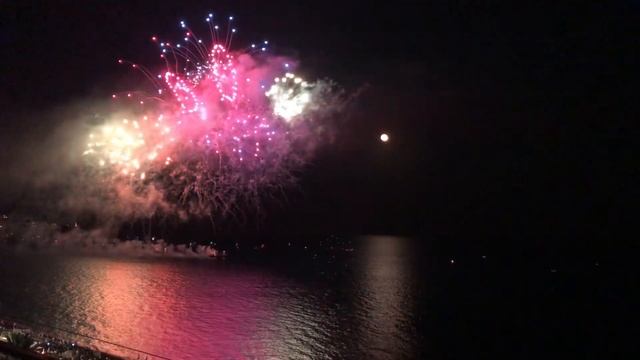 Собор святого Николая в Ницце . Праздничный салют . Ницца . Франция смотреть онлайн