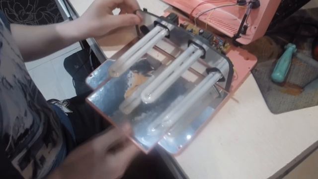 Замена лампочки в ультрафиолетовой сушилке для шеллака смотреть онлайн