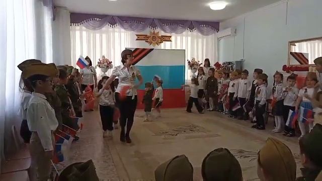 "Солдат молоденький" в исполнении малышей ДОО смотреть онлайн