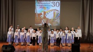 Хор младших классов - Белорусская народная песня "Сел комарик на дубочек"