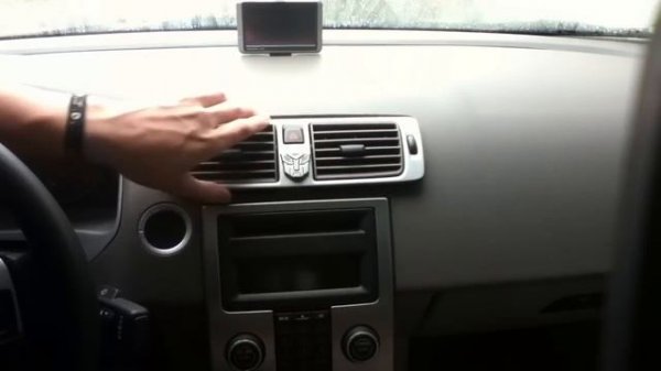 Volvo S40, Center Air Vent Removal