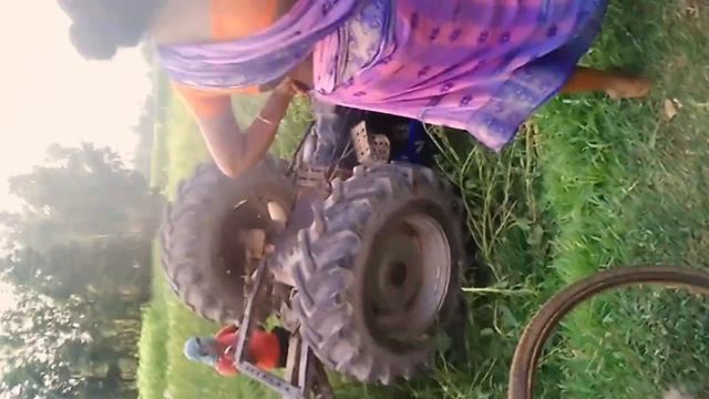 Tractors with empty Trolley turn around in the early Morning | কিভাবে ট্রাক্টরটি পাল্টি খেয়ে গেলো? смотреть онлайн