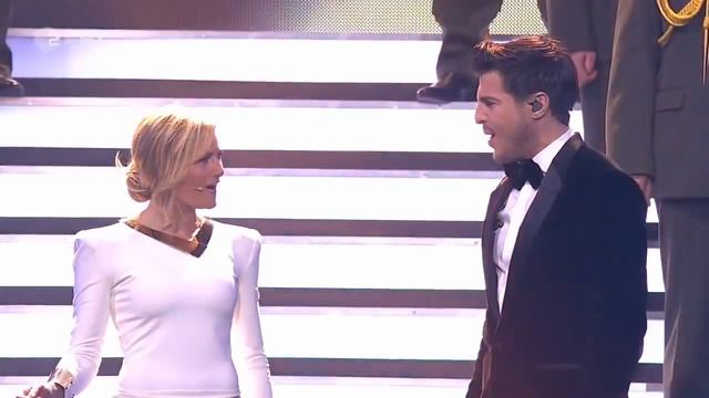 The Red Guard Choir, Vincent Niclo & Helene Fischer Skyfall Helene Fischer Show 25 10 13 смотреть онлайн