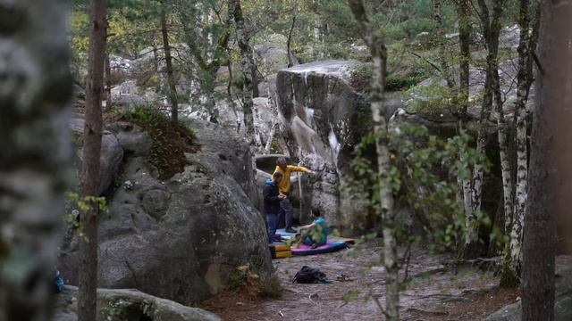 PRO climbers CAN'T flash this V3 boulder problem | A week in Fontainebleau смотреть онлайн