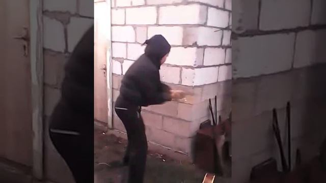 Разбил гитару об голову![ГОЛОВОЙ #1] смотреть онлайн