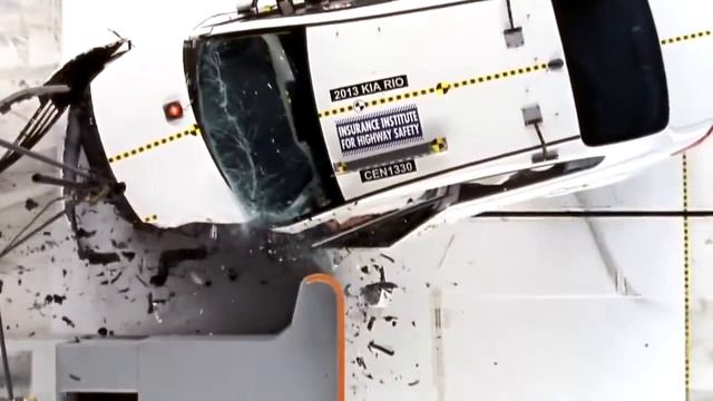 2013 Kia Rio CRASH TEST IIHS Small Overlap Crash Test смотреть онлайн