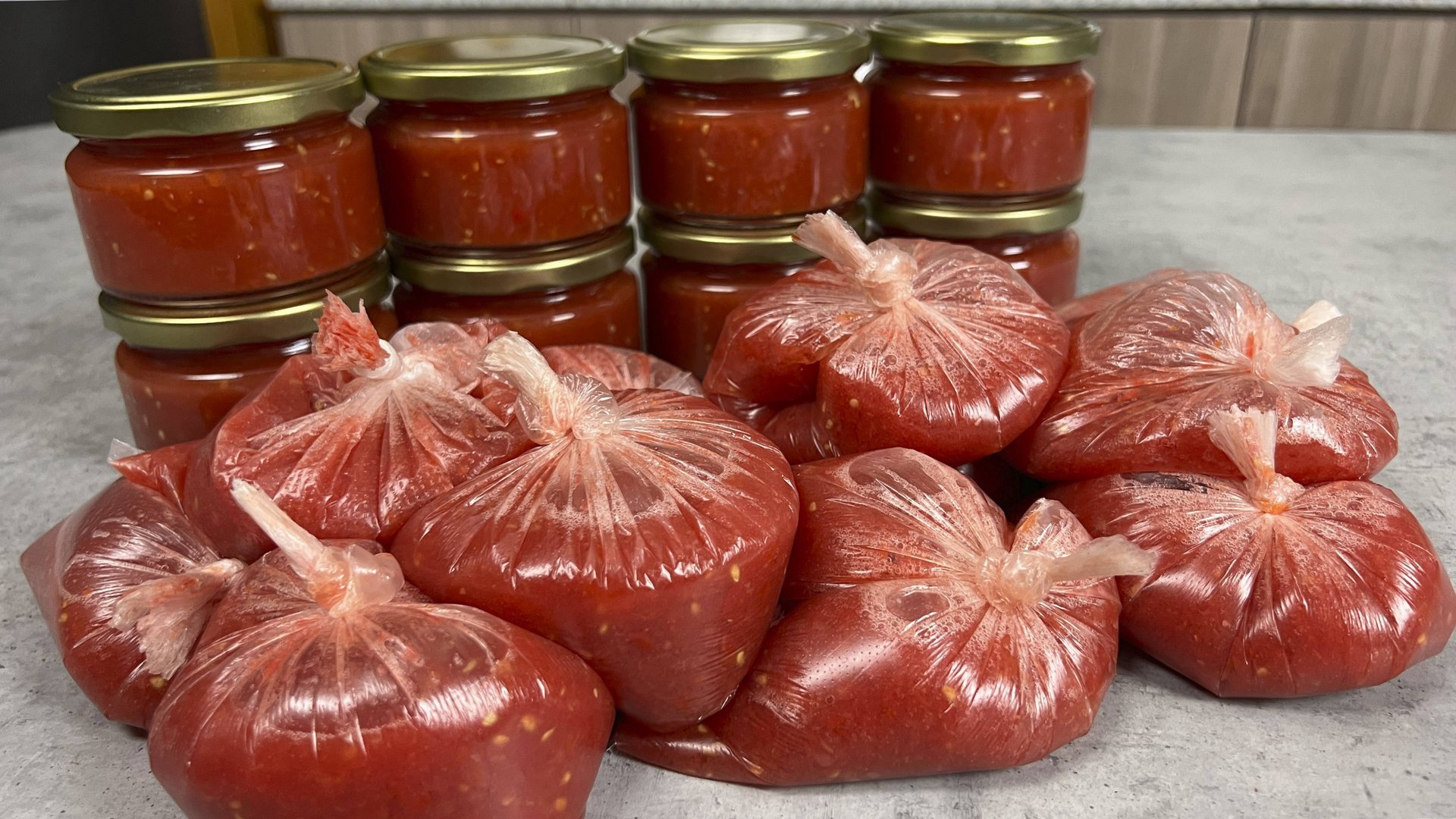 Повторяю каждый год! Заготовка помидоров на зиму, рецепт без уксуса и стерилизации! смотреть онлайн