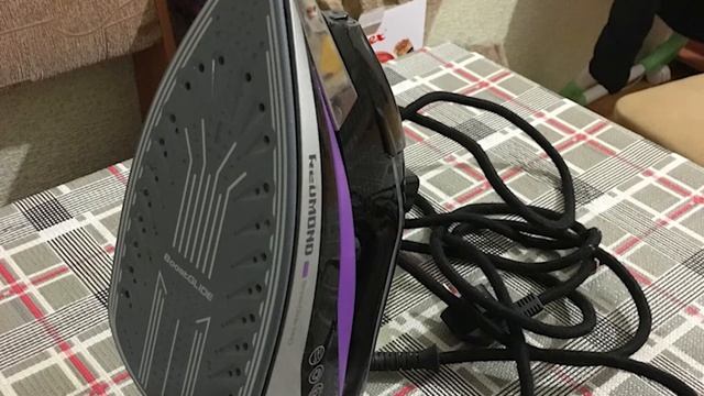 Утюг Redmond RI-C260 смотреть онлайн