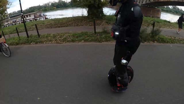 65 km/h ELECTRIC FOOTSCOOTER - DUALTRON MAN REVIEW смотреть онлайн