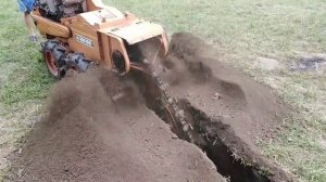 САМОХОДНЫЙ ДИЗЕЛЬНЫЙ ТРАНШЕЕКОПАТЕЛЬ. ЯПОНСКАЯ ТЕХНИКА.