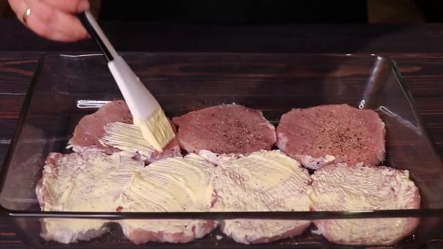 Если хотите удивить гостей, готовьте такое МЯСО на Новогодний стол. Просто, но очень вкусно смотреть онлайн