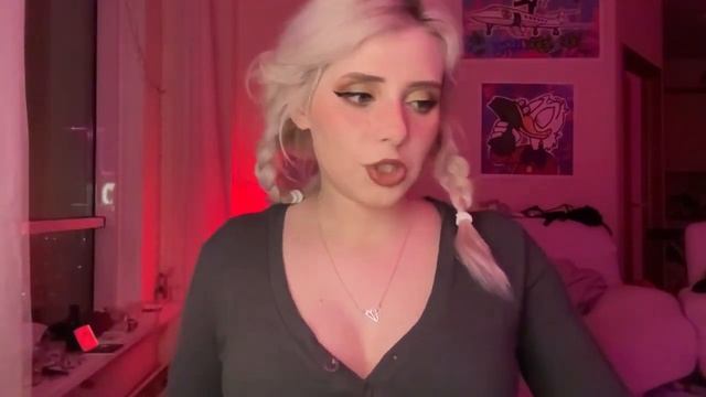 СОЛЛАР СПАЛИЛА СИСЬКУ смотреть онлайн