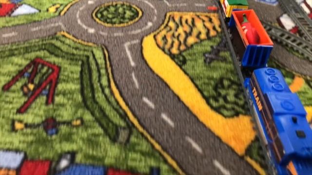 ЖЕЛЕЗНАЯ ДОРОГА. ИГРАЕМ В ПОЕЗДА. смотреть онлайн