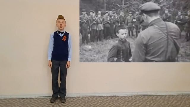 Липкин Арсений Стихотворение Константина Симонова: «Майор привез мальчишку на лафете…» смотреть онлайн