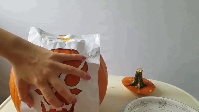 Хэллоуин в Америке Вырезаем фонарик из тыквы Jack o lanterns смотреть онлайн