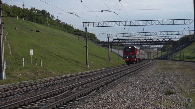 Тепловоз ТЭП70БС-187 с поездом "Восток". смотреть онлайн