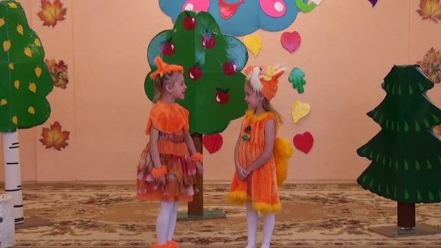 Белка и лисичка