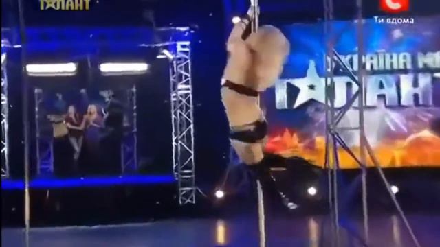 девочка кайф Что она творит Свела всех парней в зале с ума What she is doing Amazing смотреть онлайн