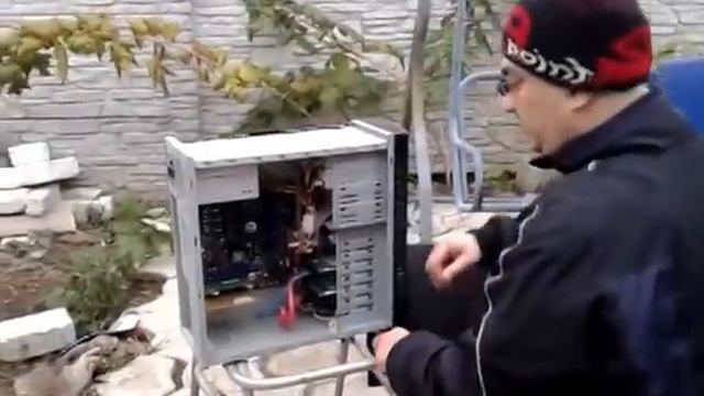 Как чистить компьютер от пыли. Чистка системного блока от пыли. смотреть онлайн