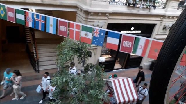 #Москва. ГУМ. Во время проведения #ЧМ 2018//Moscow. GUM. During the World Cup 2018. смотреть онлайн