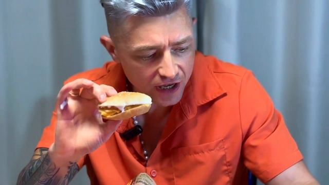 Обзор бургеров из 7-eleven Пхукет смотреть онлайн