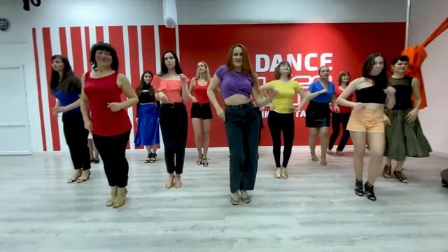 Тренировка в самом разгаре ЖЕНСКИЙ СТИЛЬ 2023 смотреть онлайн