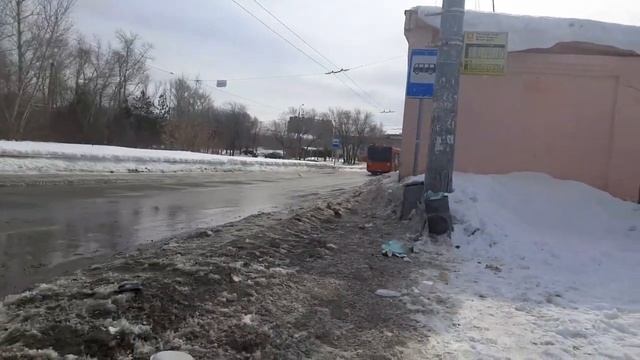 Автобус маз203.069 борт.№308 гос.№175 марш.№6, разворачивается по кольцу в Речном вокзале. Казань смотреть онлайн