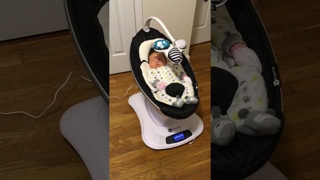 My Baby With Mamaroo 4moms