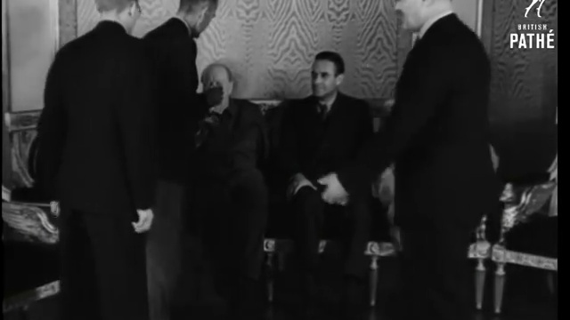 Mr Churchill In Moscow (1942) смотреть онлайн