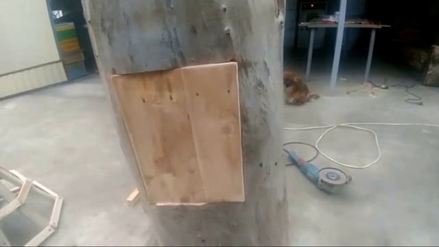 КАК СДЕЛАТЬ КОЛОДУ ДЛЯ ПЧЕЛ- сделай сам своими руками-дупло. смотреть онлайн