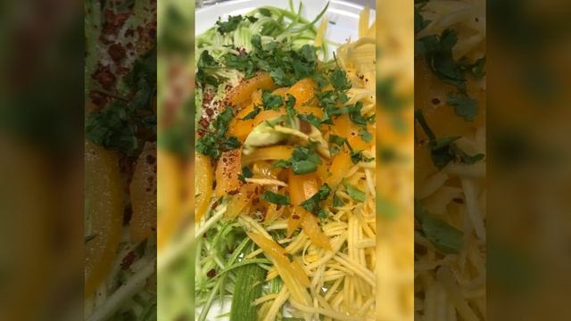 Корейская кухня. Вкуснейший салат по-корейски за 15 Минут. #shorts смотреть онлайн