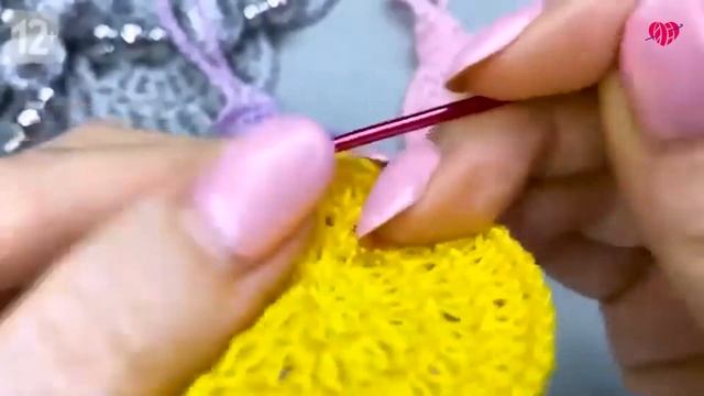 Простая новогодняя игрушка крючком | Вяжем красивое украшение на ёлку смотреть онлайн