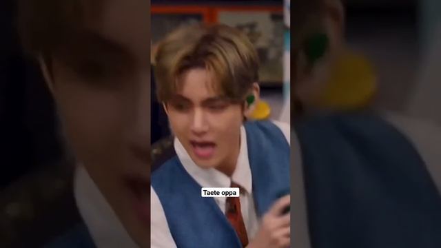 I can't stop laughing after watching Jin? #v #jin #taehyung смотреть онлайн