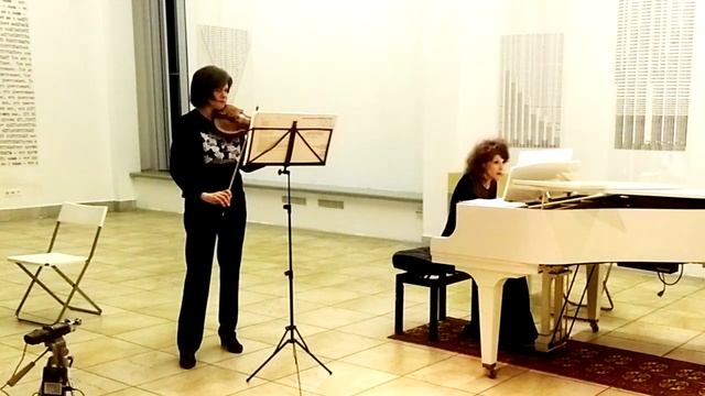 Дж.Хьюзен, Дж.Берк. Платье в горошек и Лунный свет смотреть онлайн