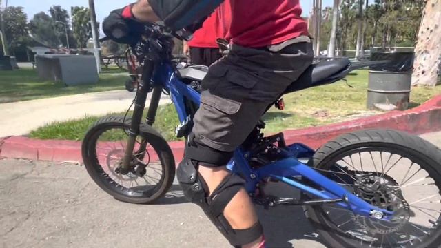 MY 1st SUR RON EXPERIENCE & DUALTRON ULTRA vs SUR RON vs VARLA EAGLE ONE | ELECTRIC SCOOTER ACADEMY смотреть онлайн