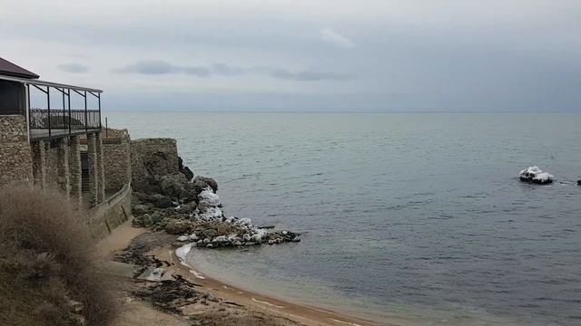 Живописная бухта Калабатка. Окрестности называют «крымской Шотландией». смотреть онлайн