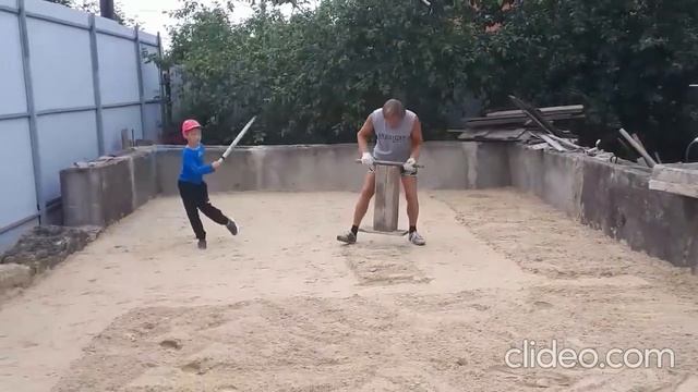 Танец с саблей под трамбование песка! смотреть онлайн