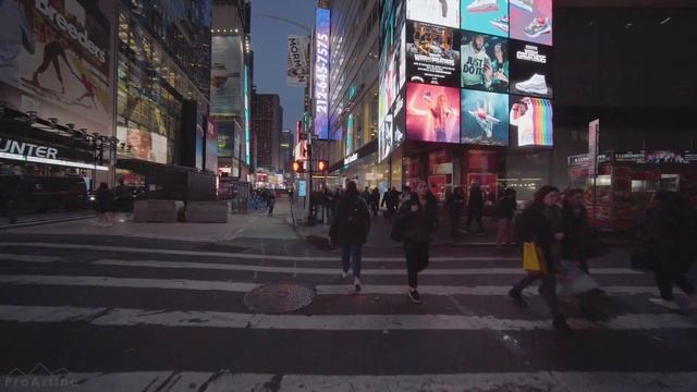 The Evening Streets of New York, USA - 4K City Walking Tour with City Sounds смотреть онлайн
