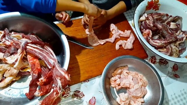 Қазы айналдырамыз. Как правильно делают казы. Қазы айналдырудың қыр-сыры.Өте оңай жасалатын қазы. смотреть онлайн