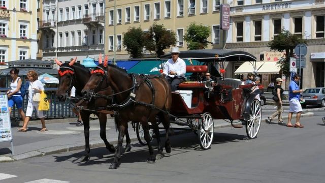 Карловы Вары. Обзор главной улицы за 2 минуты. смотреть онлайн