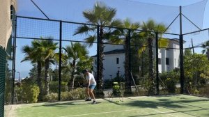 Падел для начинающих. Удары справа и слева от стены.