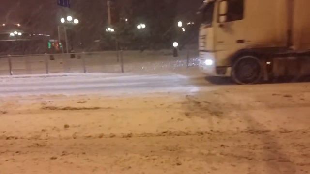 В Лазаревском обильный снег Ян 2016 смотреть онлайн