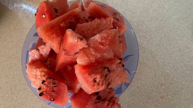 Легкий ужин/Арбузик/Мукбанк от Эмми. смотреть онлайн