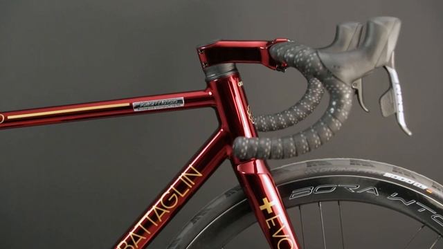 Painting a custom STEEL BICYCLE FRAME: RED cromovelato PAINT with golden details! смотреть онлайн