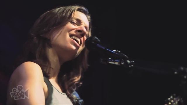 Ani DiFranco - Both Hands (Live in New York) | Moshcam смотреть онлайн