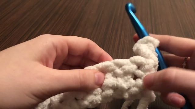 SIMPLE Double Crochet Blanket for Beginners! смотреть онлайн